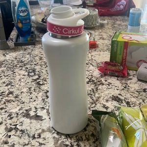 Cirkul bottle with pink lid